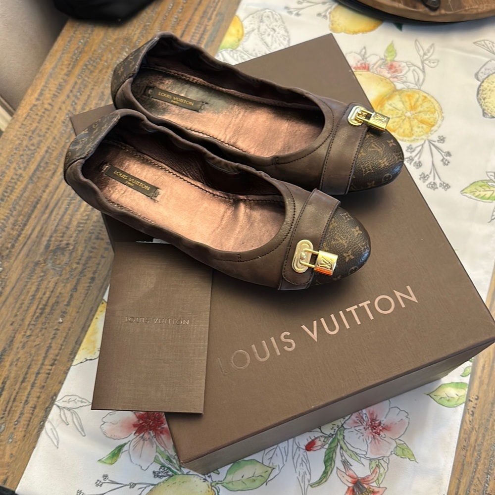 Louis Vuitton Lucky Flat